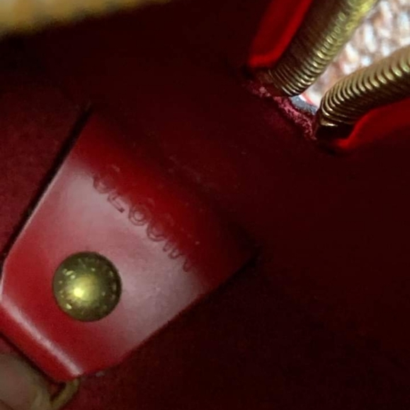 LV Epi Red Soufflot - Picture 10 of 12